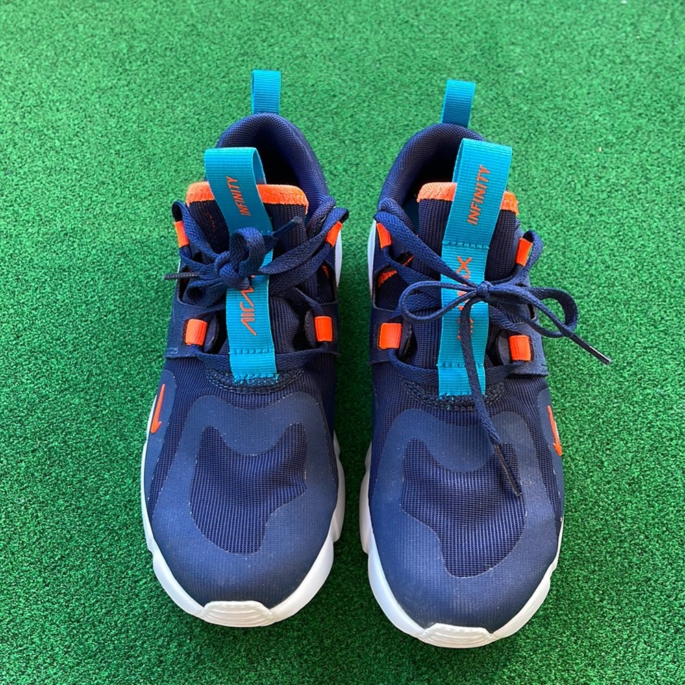 NIKE Air Max Infinity. Boys shoes size 2.